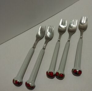 5 vintage Denby England dinner forks.
